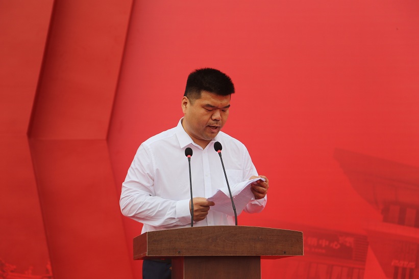 藥都集團總經(jīng)理、安國市中藥協(xié)會會長李龍受邀出席安國市中藥材批發(fā)交易市場開業(yè)慶典并作致辭