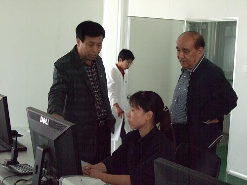 河北省醫(yī)藥行業(yè)協(xié)會(huì)會(huì)長(zhǎng)張寶瑞來我公司調(diào)研