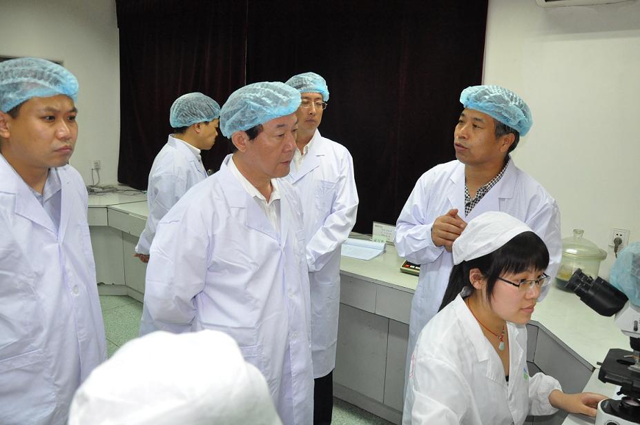 河北省科學(xué)技術(shù)廳黨組副書(shū)記、副廳長(zhǎng)連小勇來(lái)藥都制藥集團(tuán)調(diào)研